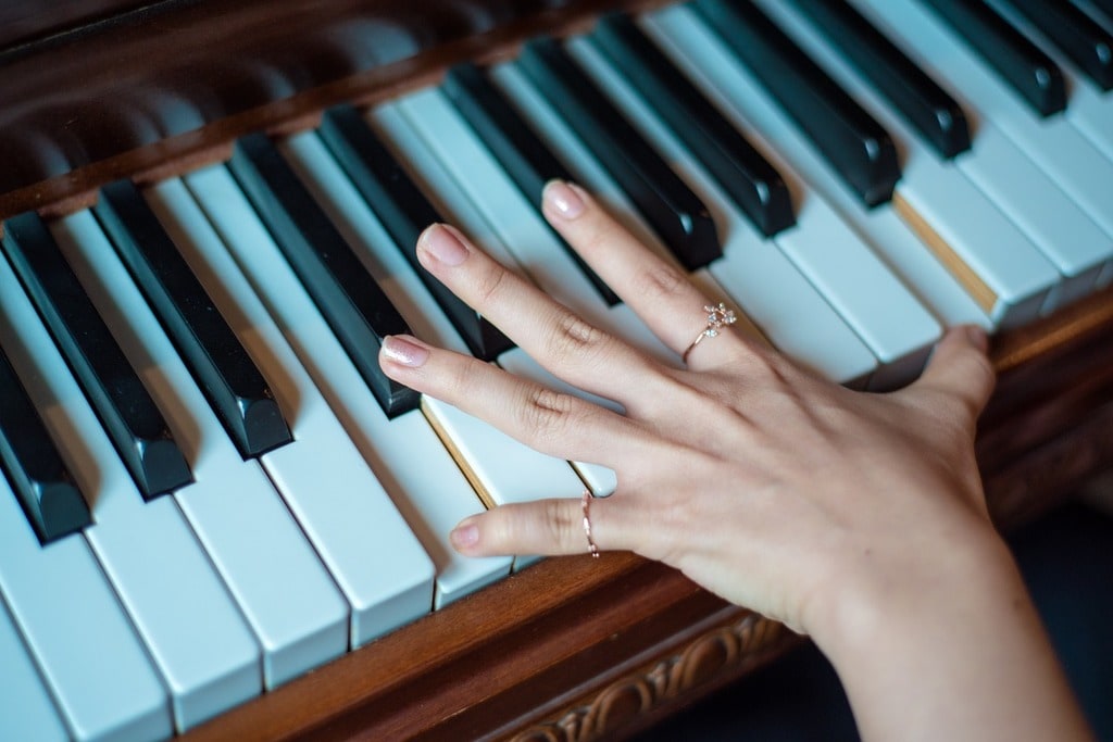 Cours de piano : apprenez avec les meilleurs professeurs et impressionnez vos amis !